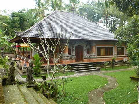 A Modern Balinese House in Traditional Design